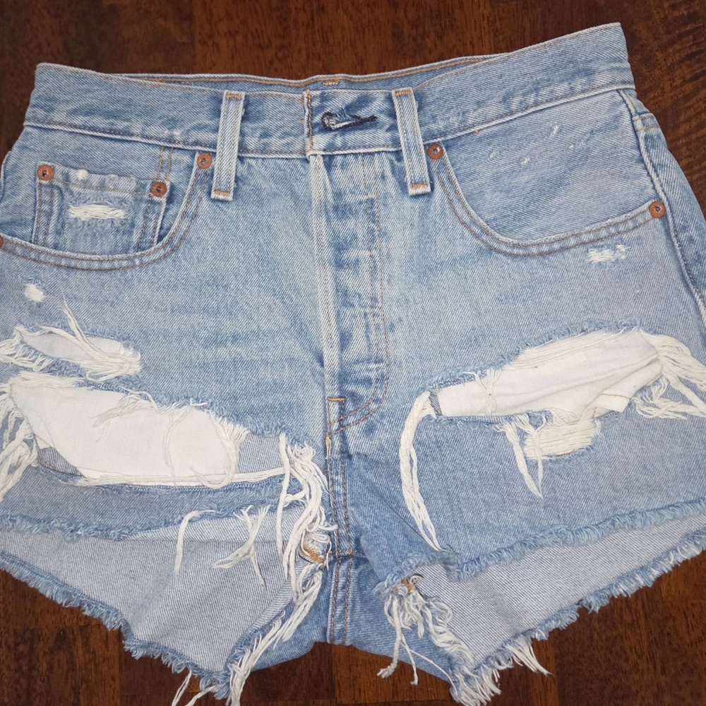 Levi’s 501 Vintage Distressed Light Blue Denim Shorts Size 26